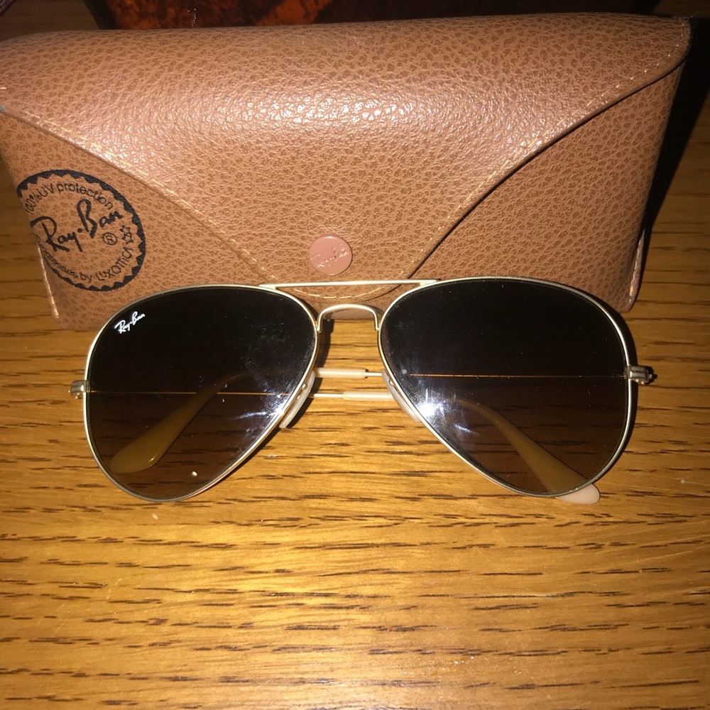 Brown lens, gold rim Ray-Bans